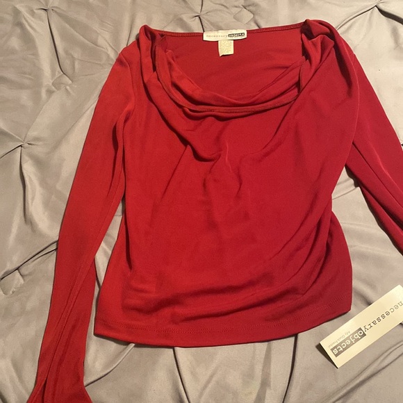 Red blouse - Picture 2 of 4